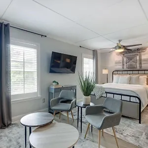 Broughton Deco Carriage Apartment
